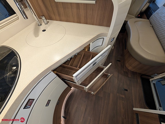 Carthago Chic S-Plus I 64 QB // Iveco // Alde // Toalett tank // Hyrauliske labber 23 of 30