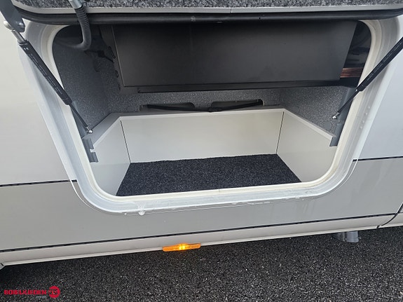 Carthago Chic S-Plus I 64 QB // Iveco // Alde // Toalett tank // Hyrauliske labber 9 of 30