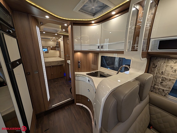 Carthago Chic S-Plus I 64 QB // Iveco // Alde // Toalett tank // Hyrauliske labber 20 of 30