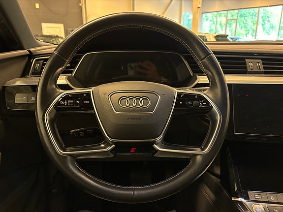 Audi e-tron 16 of 28