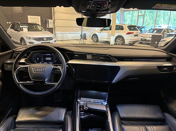 Audi e-tron 14 of 28