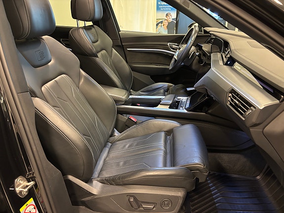 Audi e-tron 11 of 28