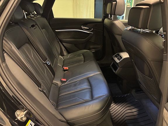 Audi e-tron 26 of 28