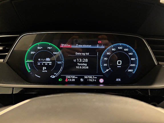 Audi e-tron 19 of 28