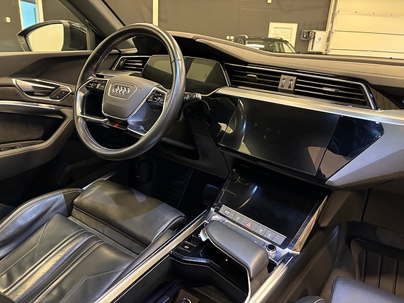 Audi e-tron 13 of 28