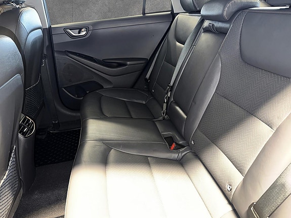 Hyundai IONIQ 11 of 20