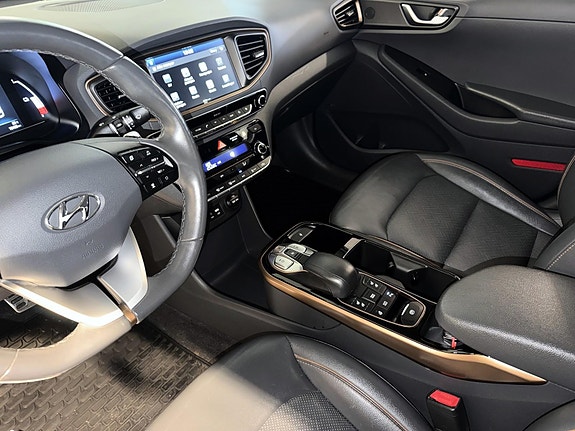 Hyundai IONIQ 19 of 20