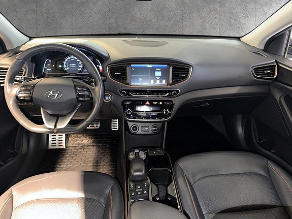 Hyundai IONIQ 13 of 20