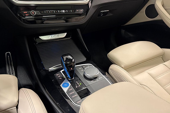 BMW iX3 21 of 24