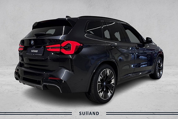 BMW iX3 5 of 24