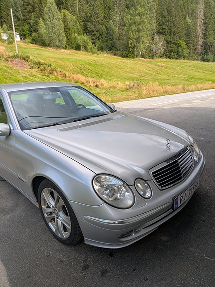 Mercedes-Benz E220 d 2 of 19