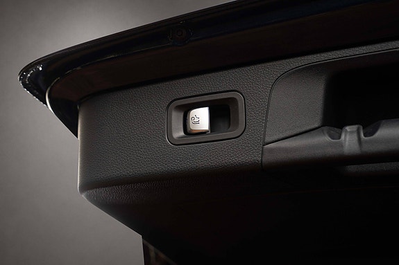 Mercedes-Benz GLC350 e 16 of 26