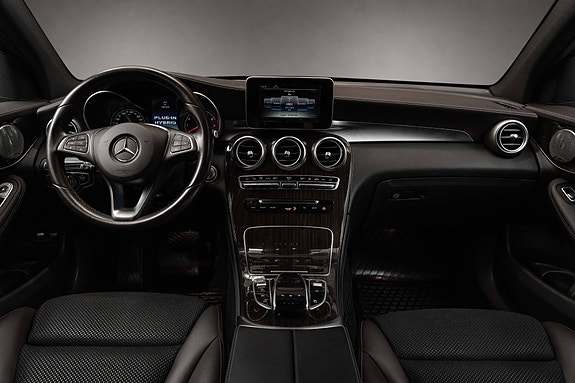 Mercedes-Benz GLC350 e 9 of 26