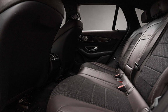 Mercedes-Benz GLC350 e 14 of 26