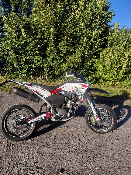 Husqvarna SM 610 8 of 11