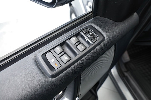 Land Rover Discovery 4 26 of 30