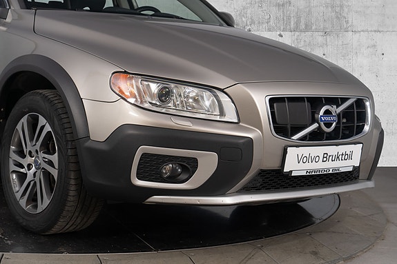 Volvo XC70 2 of 30