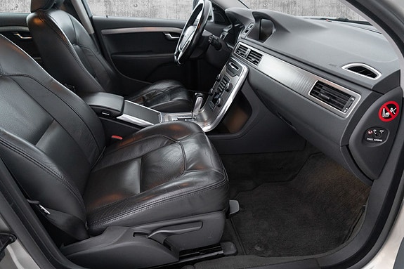 Volvo XC70 23 of 30
