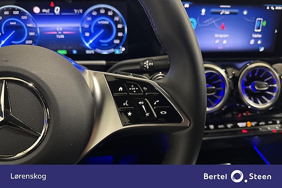 Mercedes-Benz EQA300 17 of 28