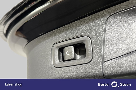 Mercedes-Benz EQA300 26 of 28