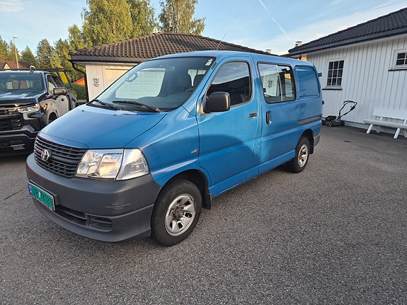Toyota HiAce 3 of 11