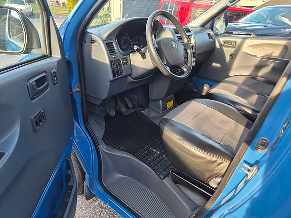 Toyota HiAce 9 of 11