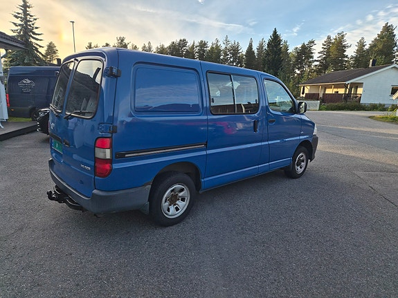 Toyota HiAce 4 of 11