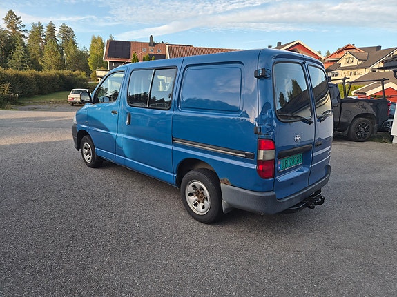 Toyota HiAce 5 of 11