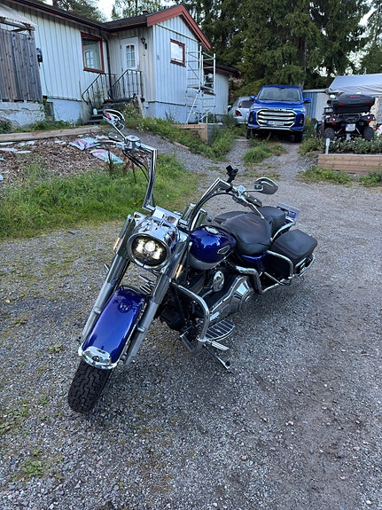 Harley-Davidson FLHRC Road King Classic 4 of 6