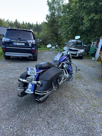 Harley-Davidson FLHRC Road King Classic 3 of 6