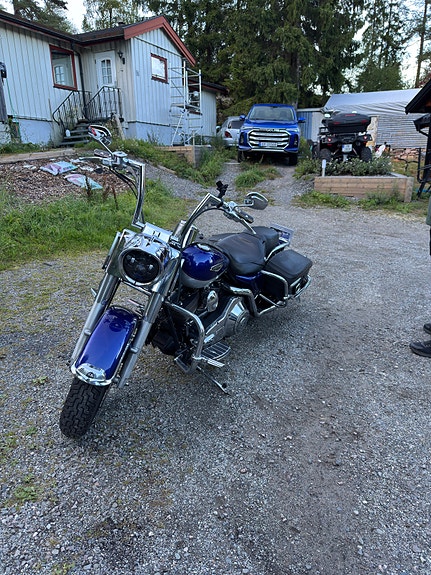 Harley-Davidson FLHRC Road King Classic 2 of 6