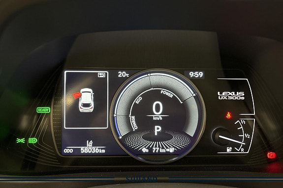 Lexus UX300e 13 of 20
