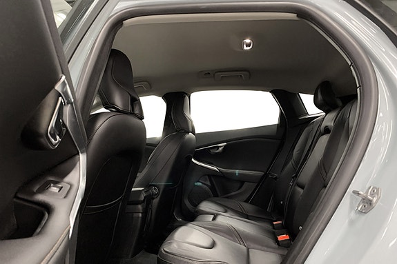 Volvo V40 Cross Country 11 of 13