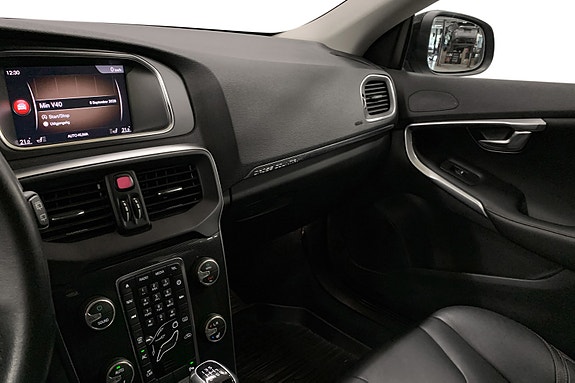 Volvo V40 Cross Country 10 of 13