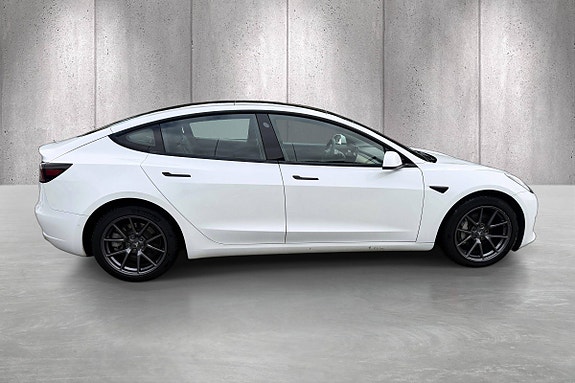 Tesla Model 3 8 of 26
