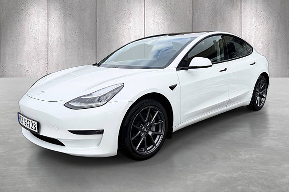 Tesla Model 3 3 of 26