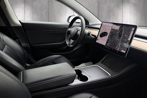 Tesla Model 3 10 of 26