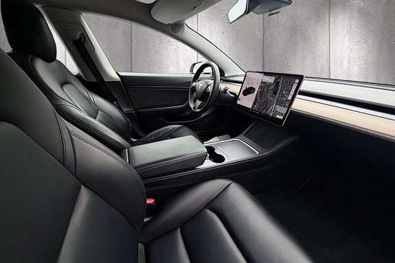 Tesla Model 3 9 of 26