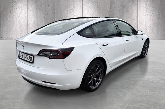 Tesla Model 3 7 of 26