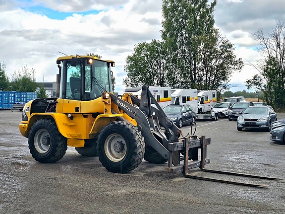 Volvo L45B-TP, 2001 Mod, 7164 timer, hydrauliske pallegafler, BM/HK-feste 7 of 30