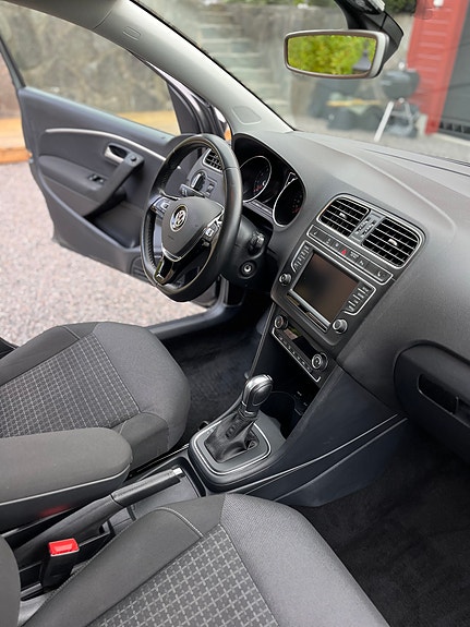 Volkswagen Polo 9 of 16