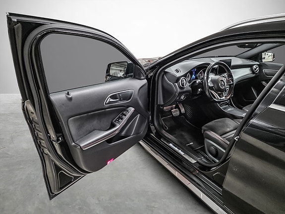 Mercedes-Benz GLA180 10 of 30