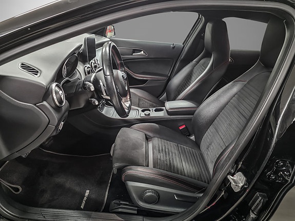 Mercedes-Benz GLA180 14 of 30