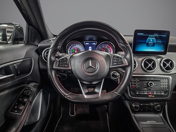 Mercedes-Benz GLA180 19 of 30