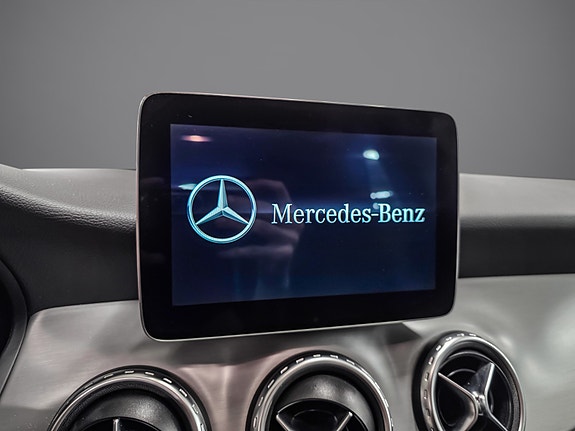 Mercedes-Benz GLA180 25 of 30