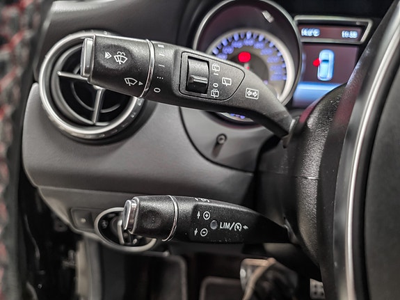 Mercedes-Benz GLA180 22 of 30
