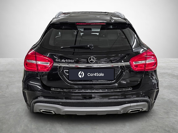 Mercedes-Benz GLA180 4 of 30