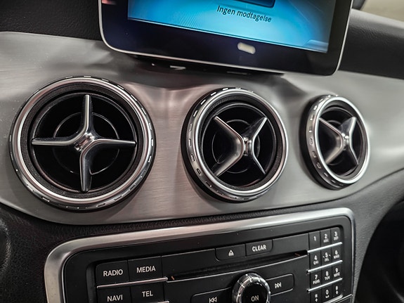 Mercedes-Benz GLA180 26 of 30
