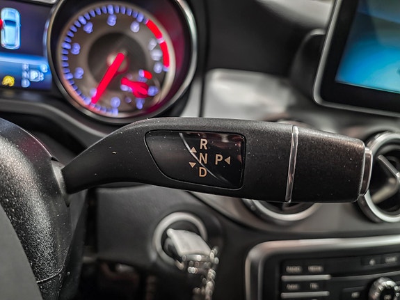 Mercedes-Benz GLA180 23 of 30