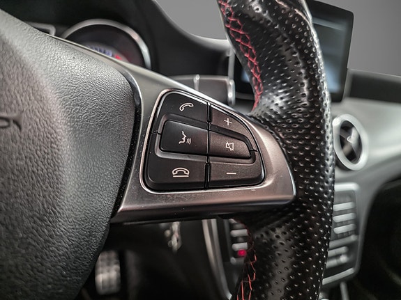 Mercedes-Benz GLA180 21 of 30